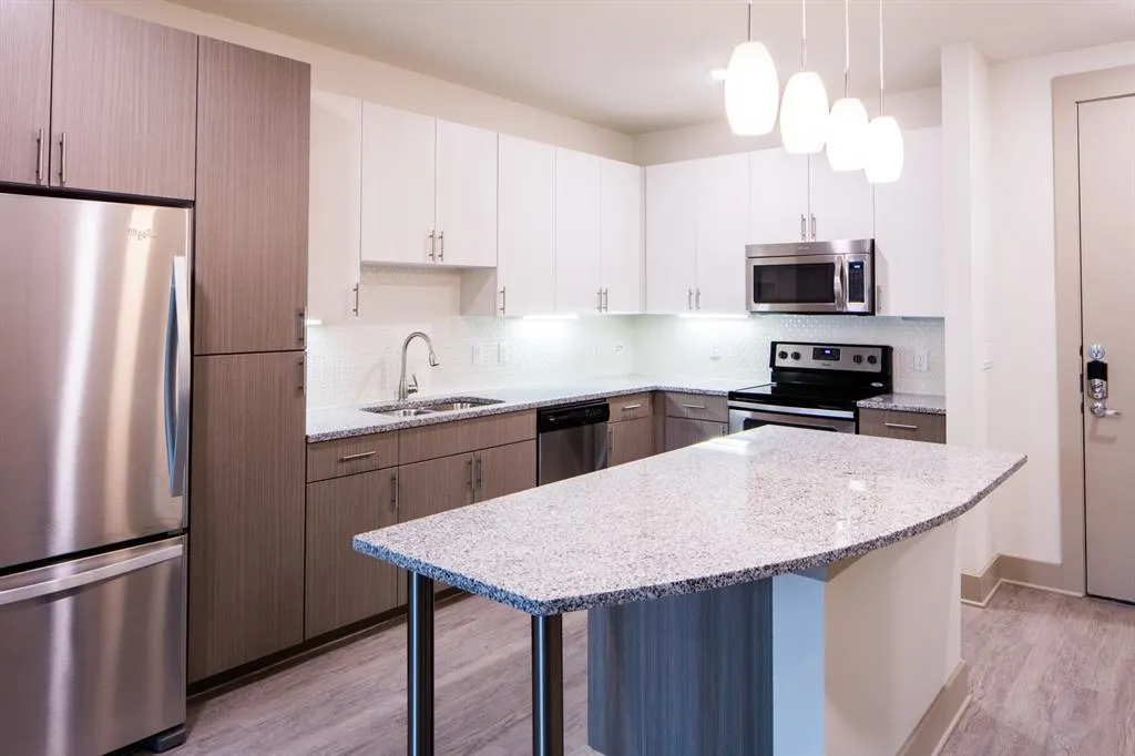4020 Gilbert Avenue, #106