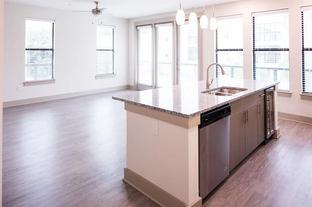 4020 Gilbert Avenue, #106