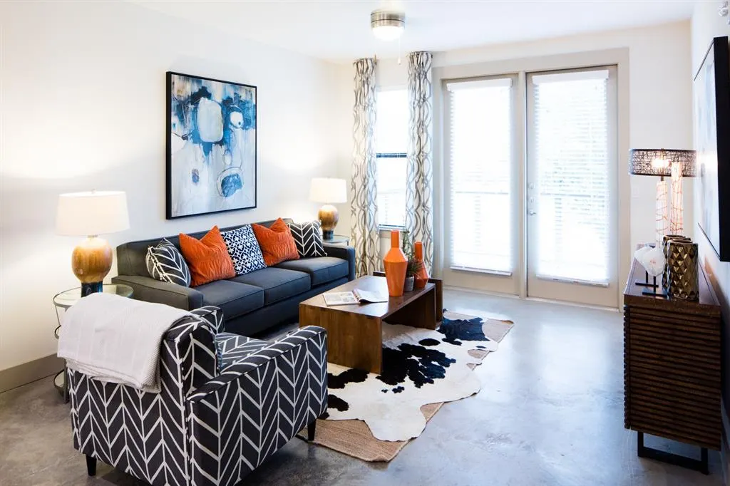 4020 Gilbert Avenue, #106