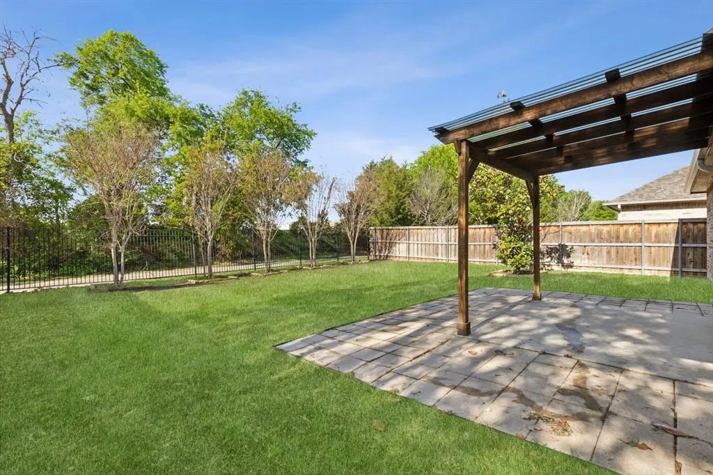 5551 Crestwood Drive
