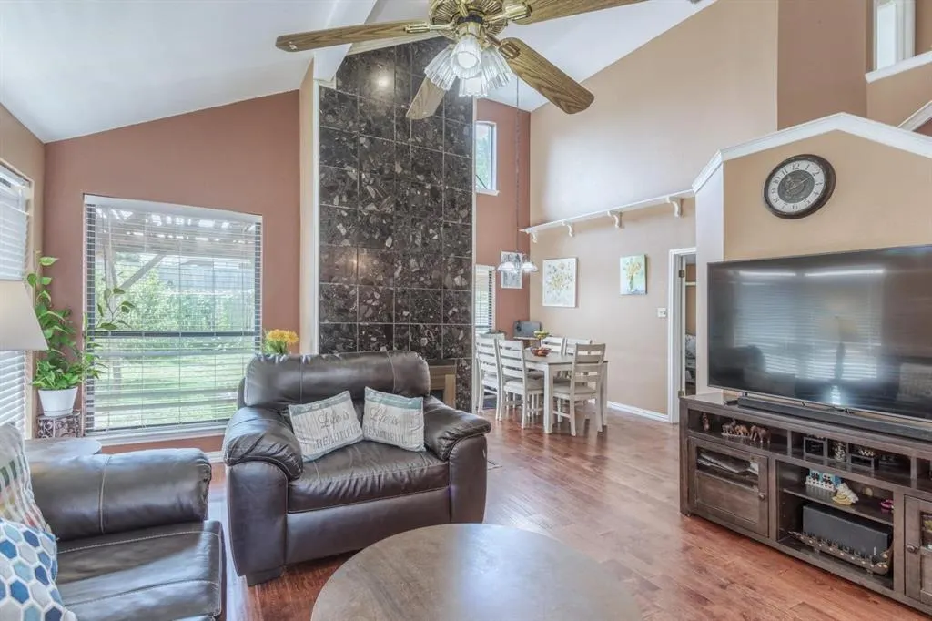 3852 Suffolk Lane