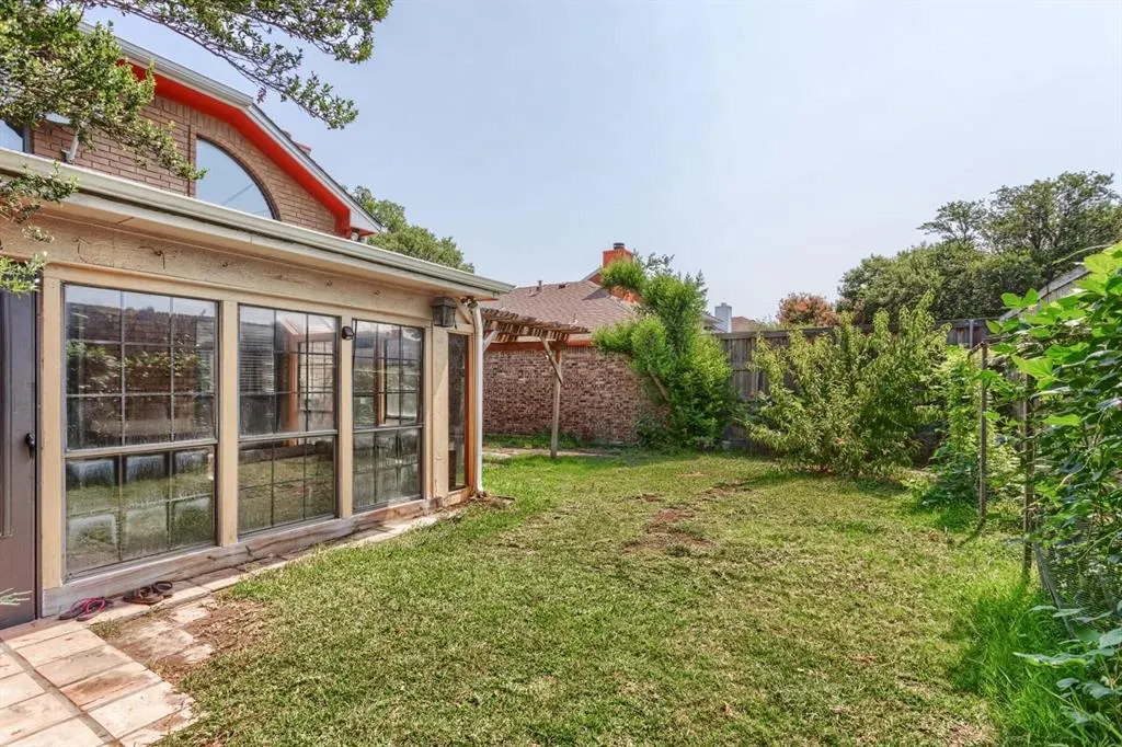 3852 Suffolk Lane