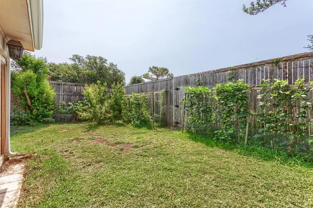 3852 Suffolk Lane