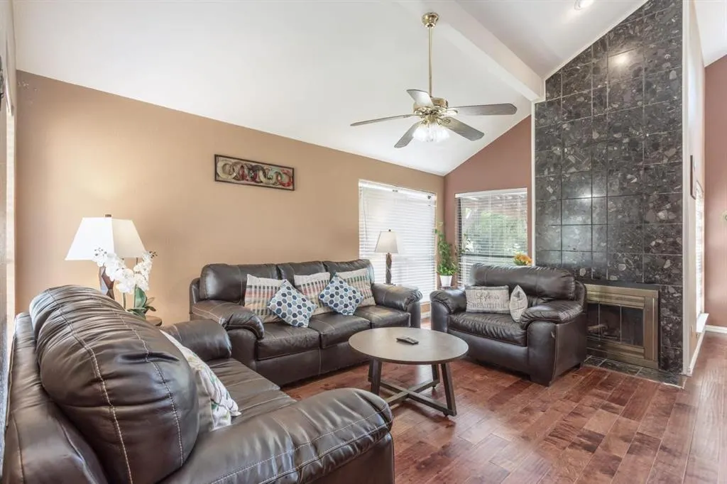 3852 Suffolk Lane
