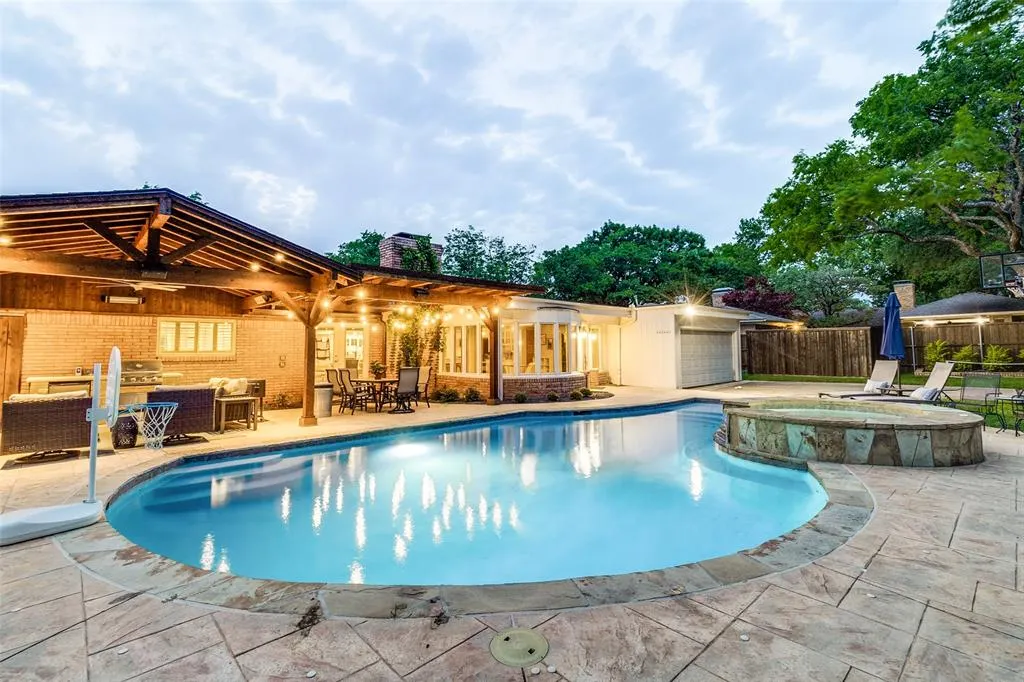 11116 Cinderella Lane