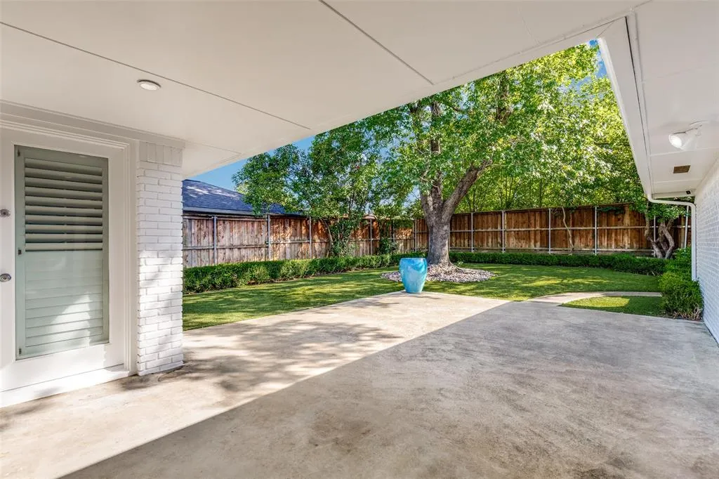 6840 Carolyncrest Drive