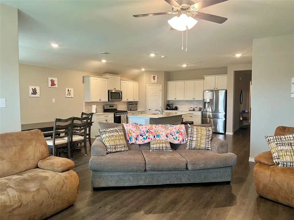 6413 Tudor Place