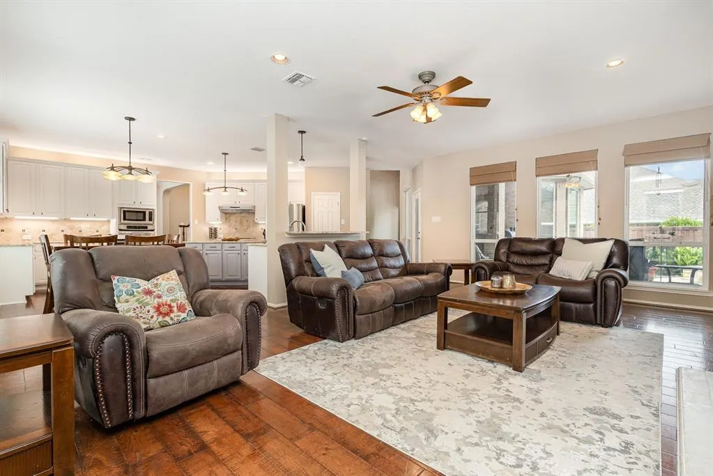 2916 Woods Drive