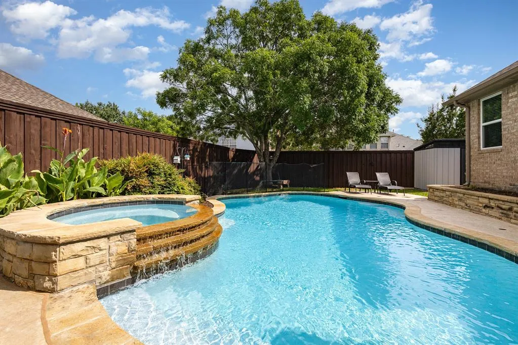 2916 Woods Drive
