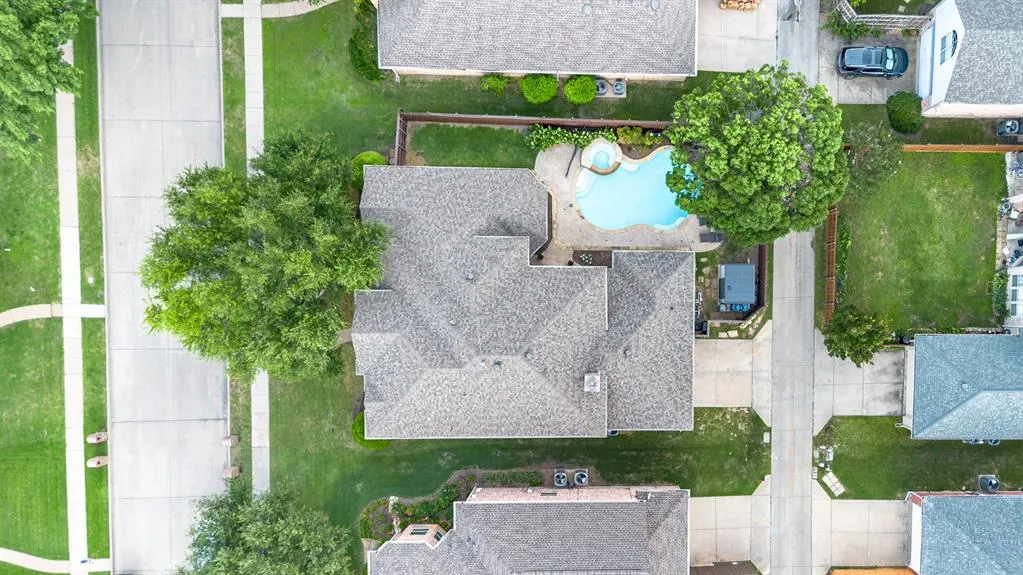 2916 Woods Drive