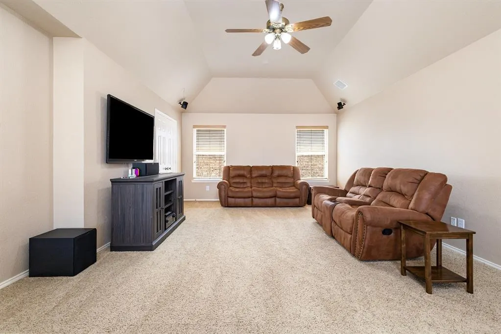 2916 Woods Drive