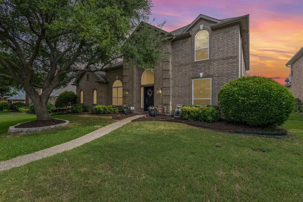 2916 Woods Drive