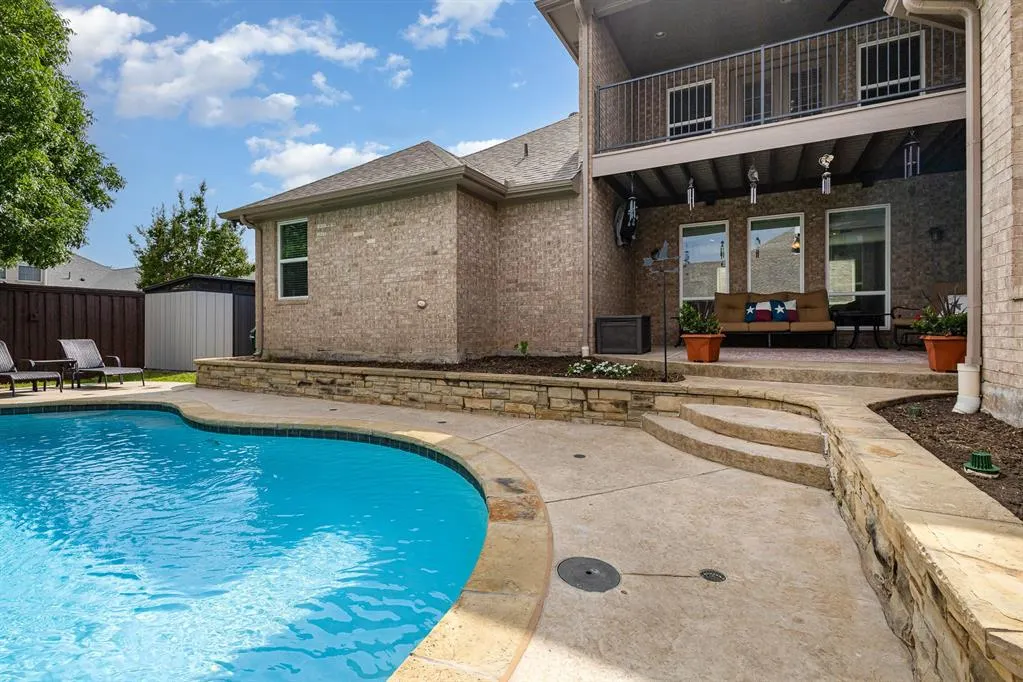 2916 Woods Drive
