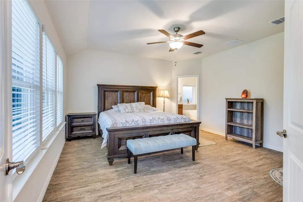2821 Redbud Lane
