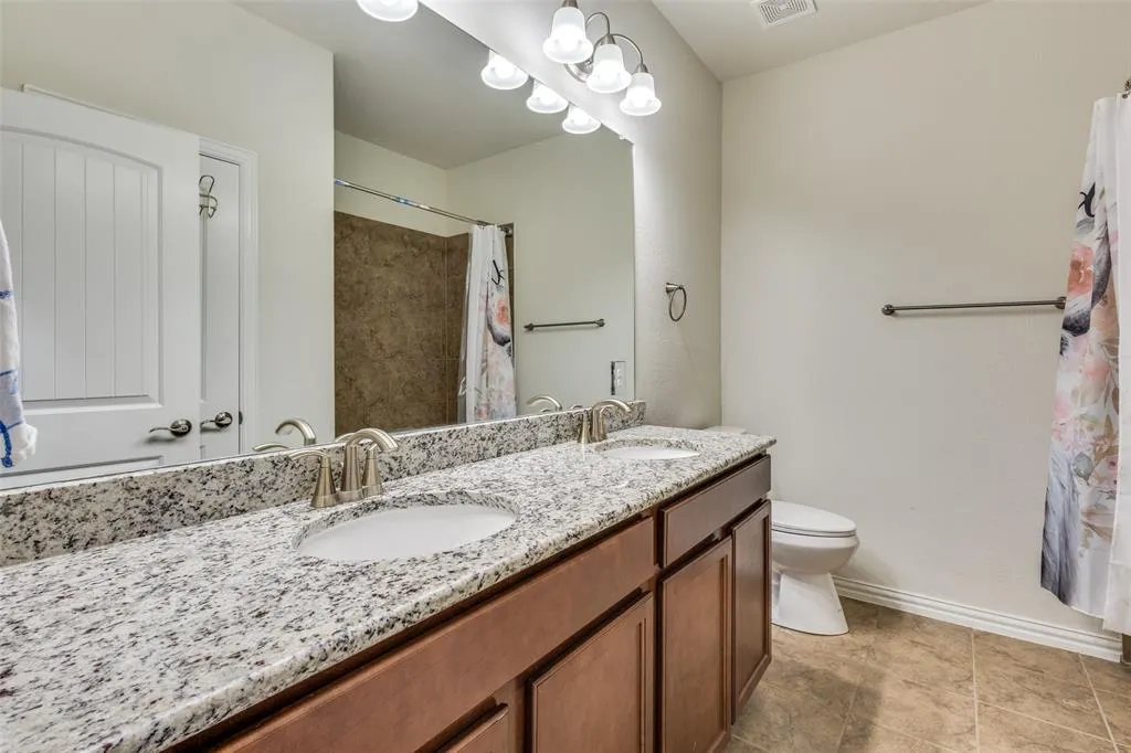 2821 Redbud Lane