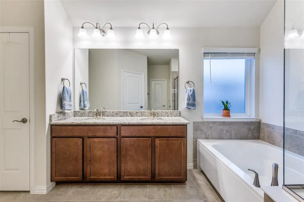 2821 Redbud Lane