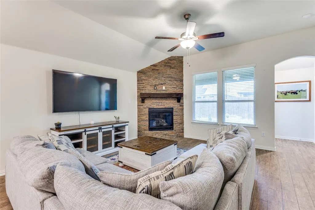 2821 Redbud Lane