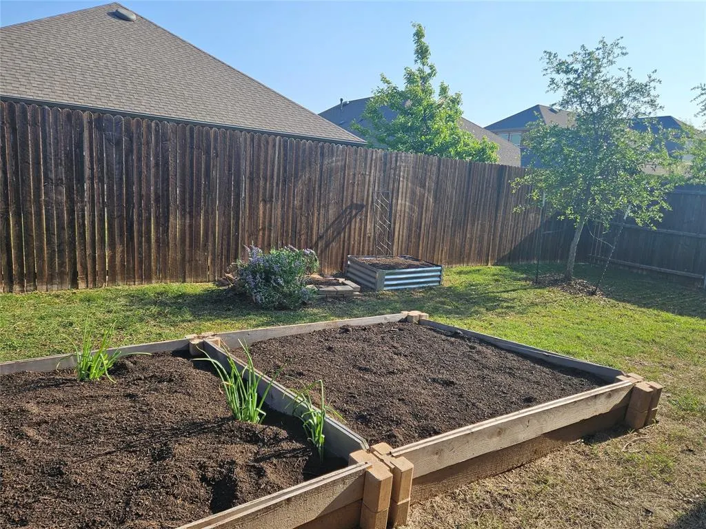 2821 Redbud Lane