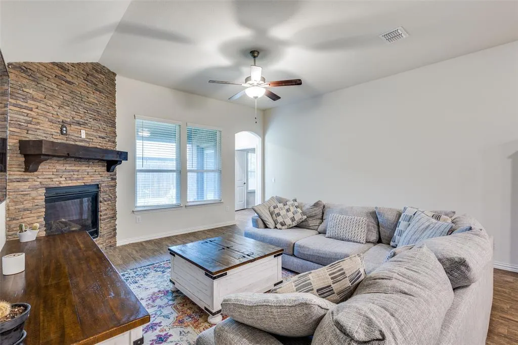 2821 Redbud Lane