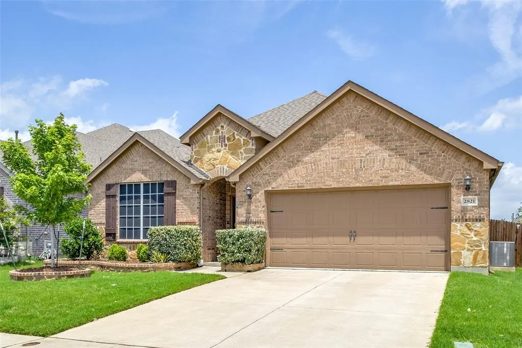 2821 Redbud Lane
