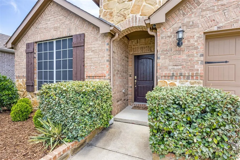 2821 Redbud Lane