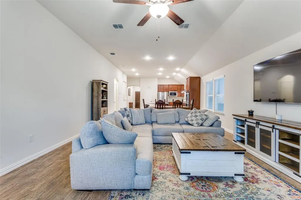 2821 Redbud Lane