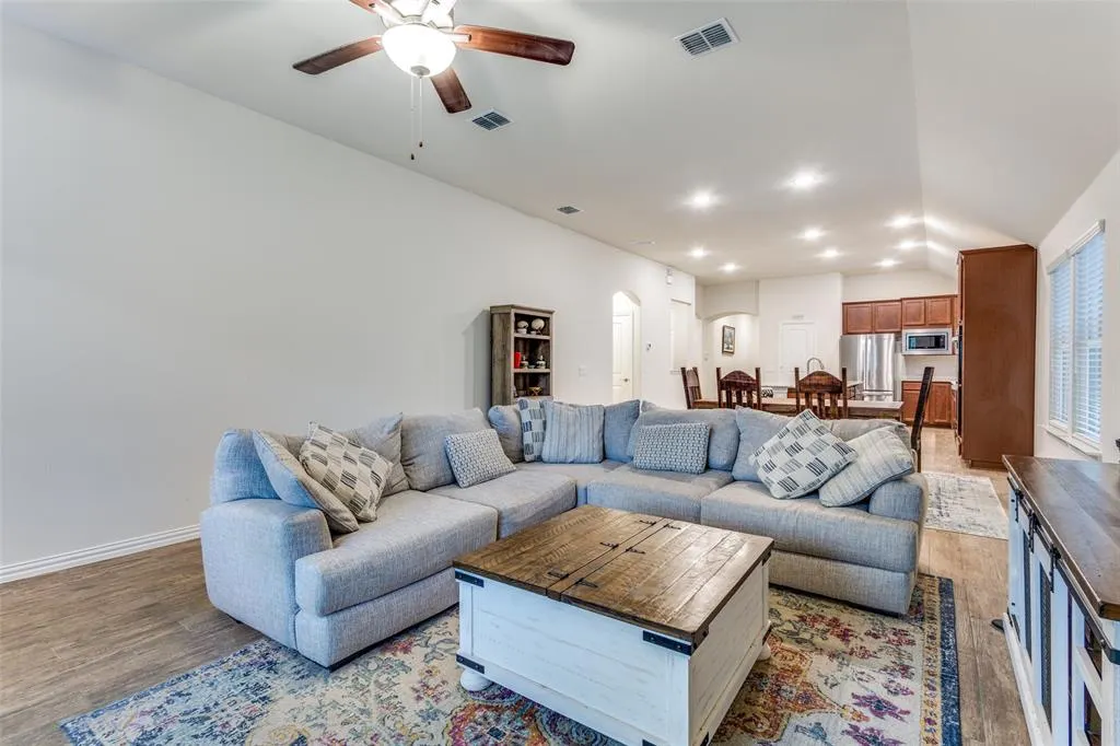 2821 Redbud Lane