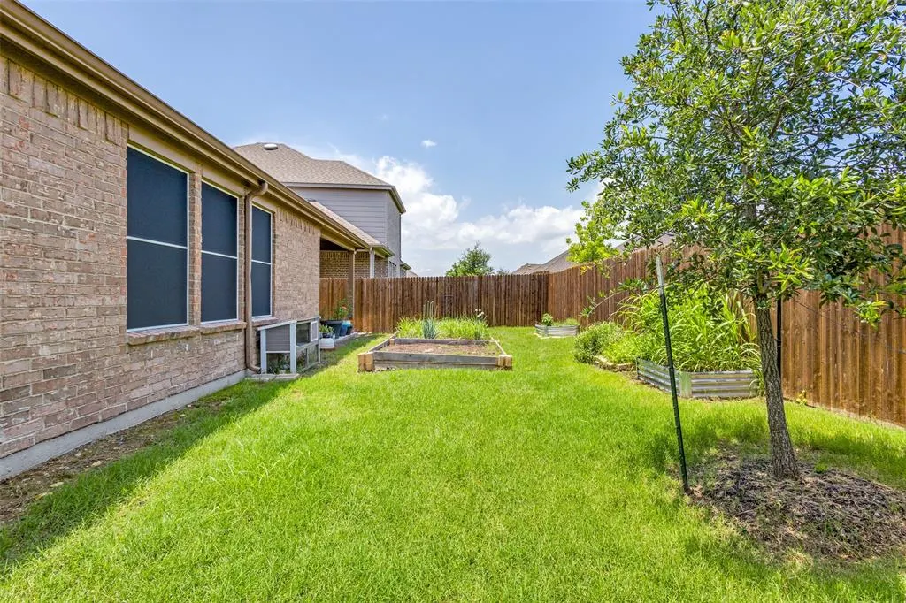 2821 Redbud Lane