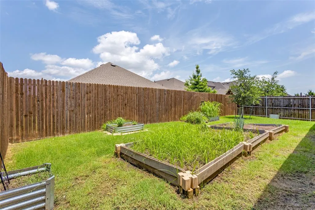 2821 Redbud Lane