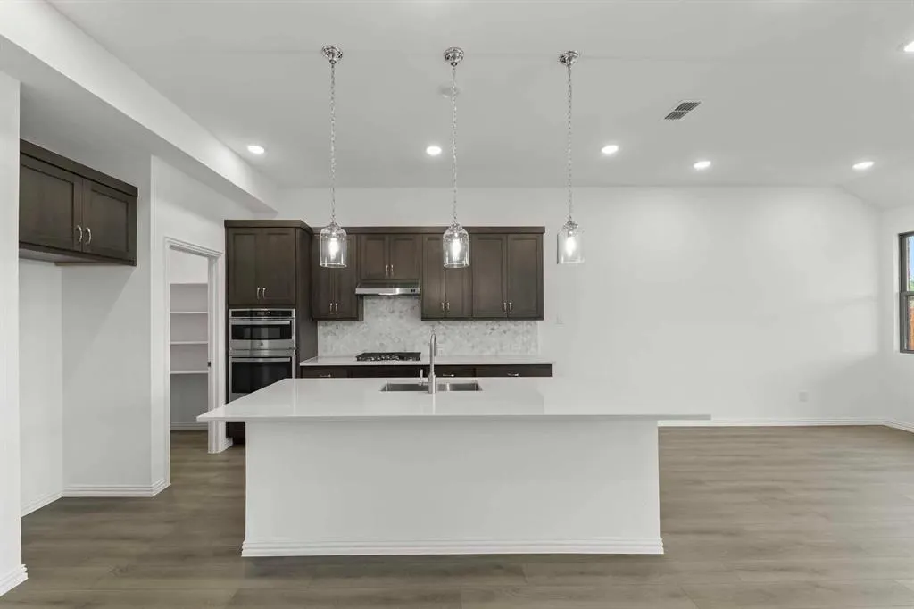 2318 Myrtle Way