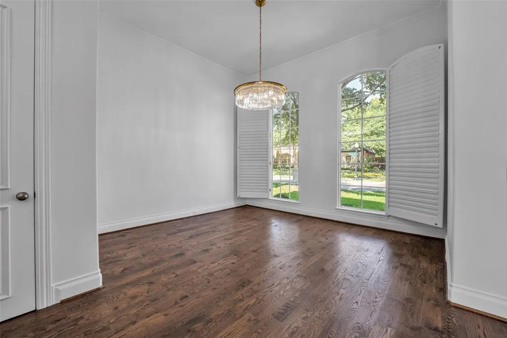 3000 Vinson Lane