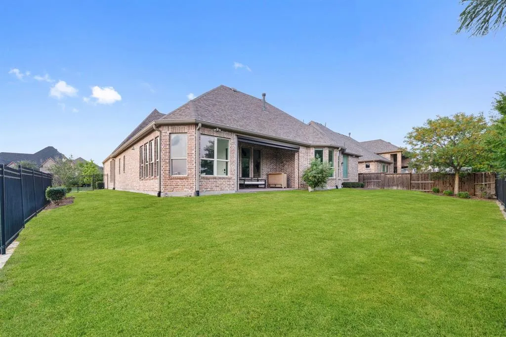 4451 Woodbine Lane