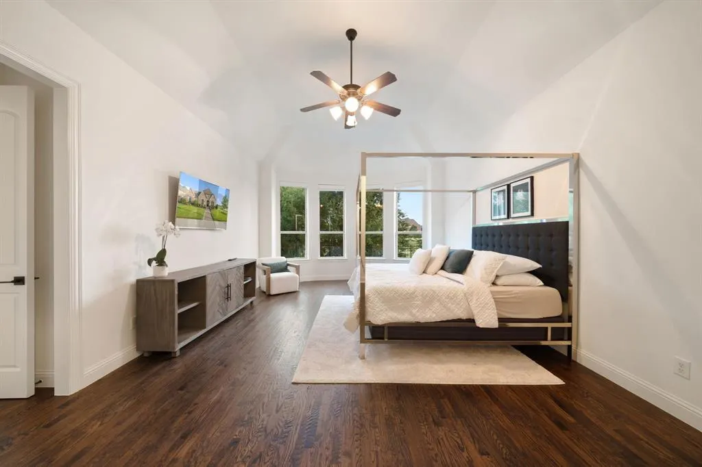 4451 Woodbine Lane
