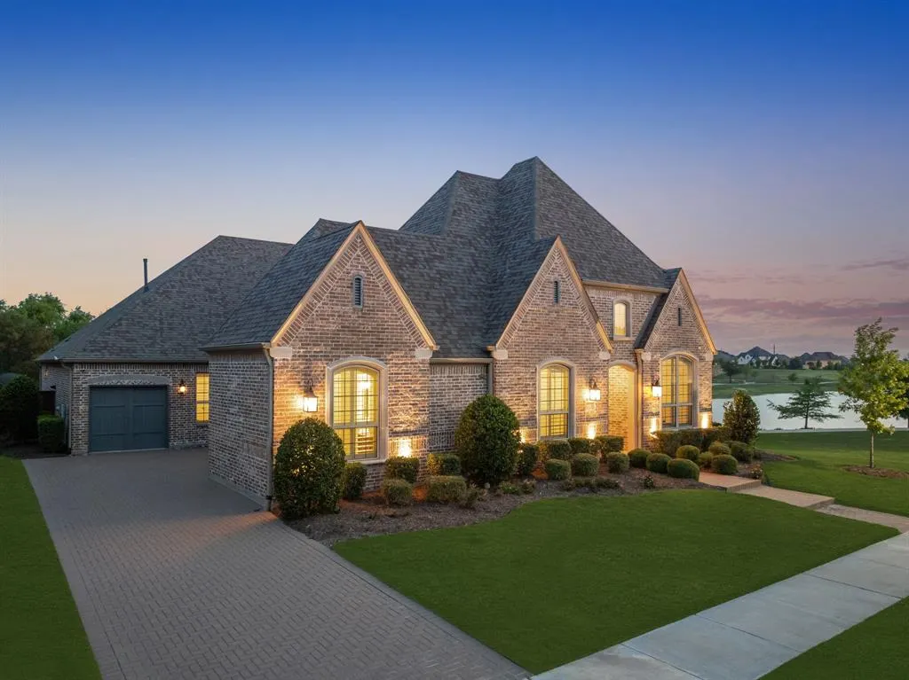 4451 Woodbine Lane