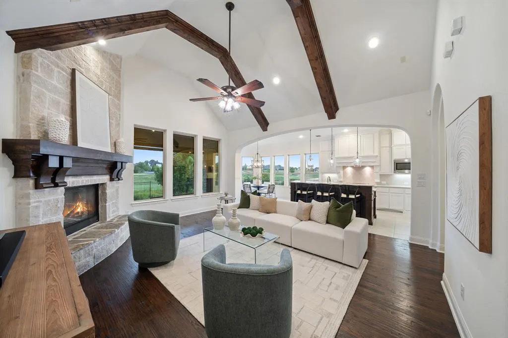 4451 Woodbine Lane