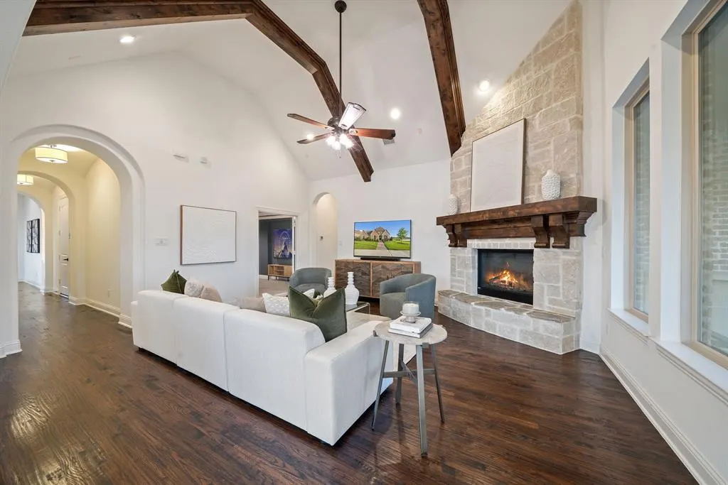 4451 Woodbine Lane