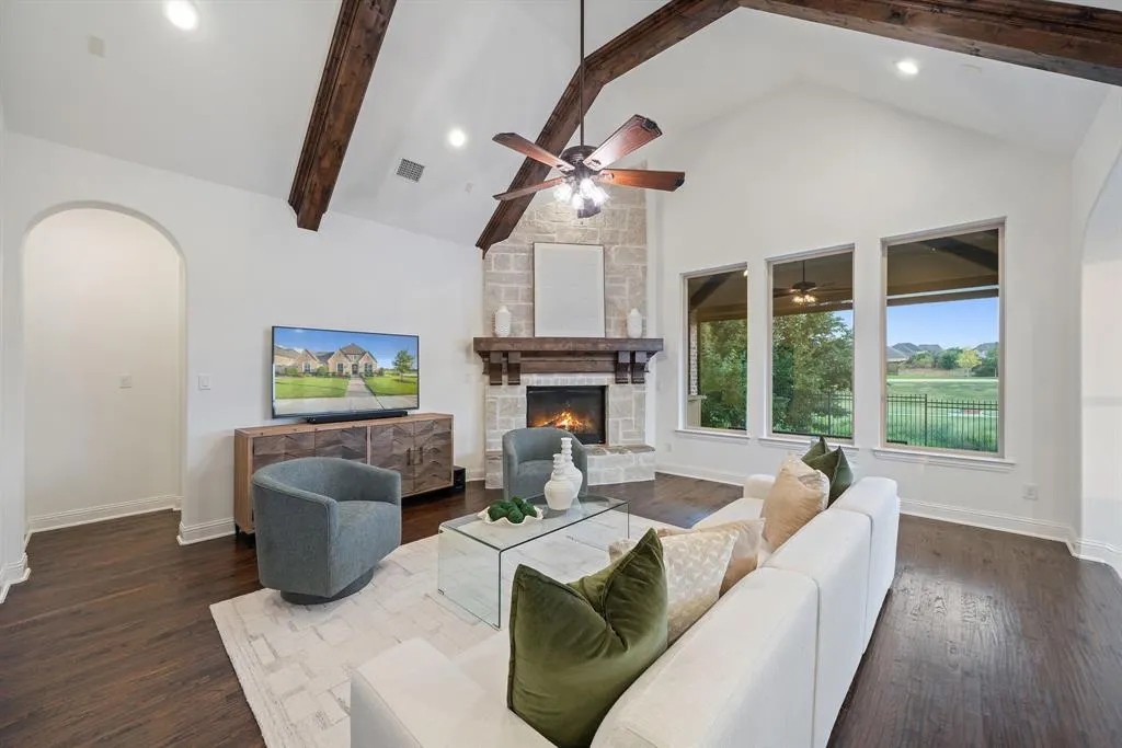 4451 Woodbine Lane
