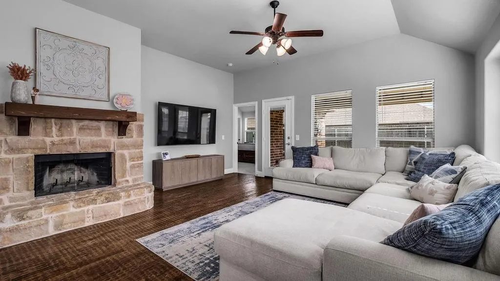 3513 Holly Road