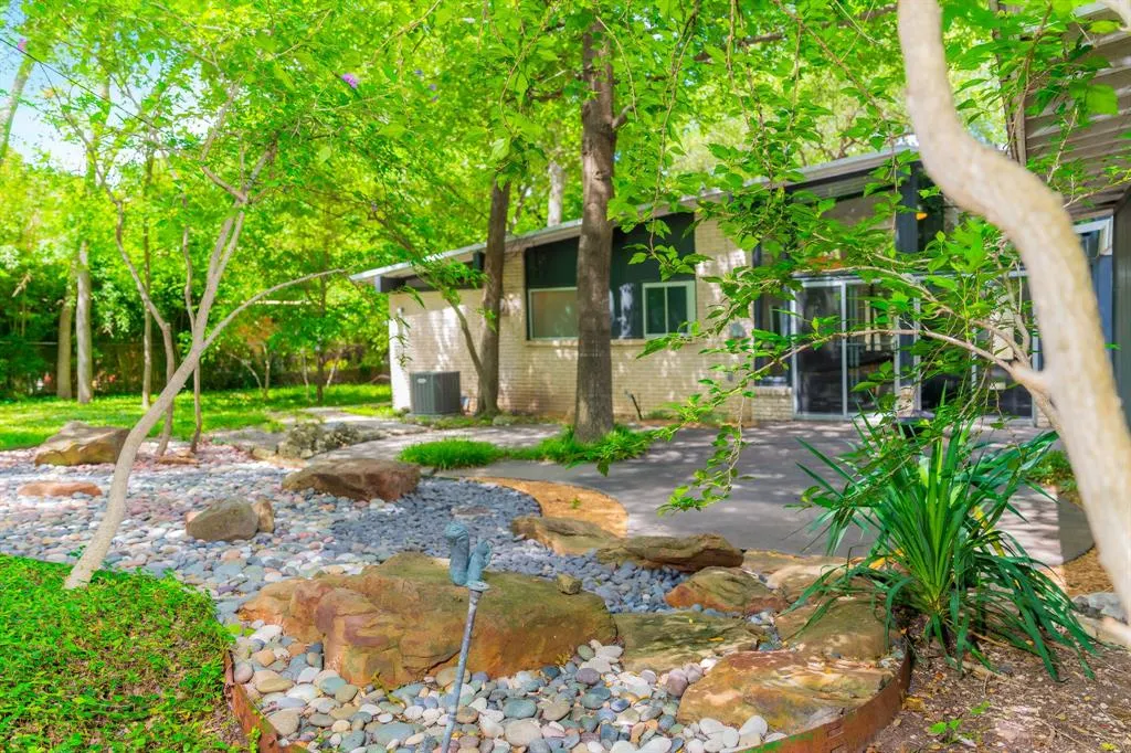 9014 Capri Drive