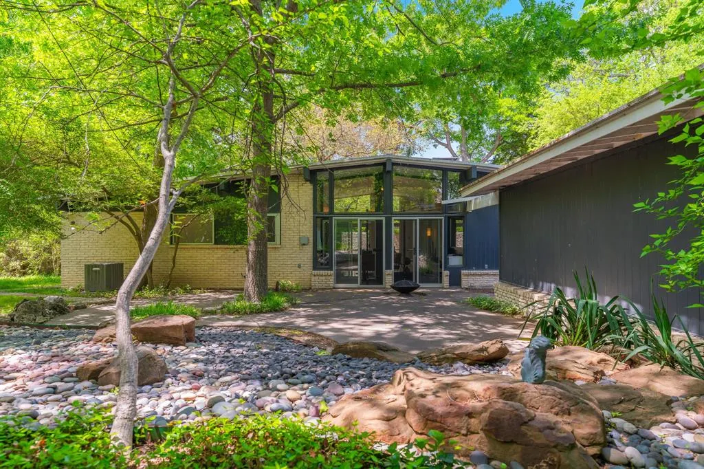9014 Capri Drive