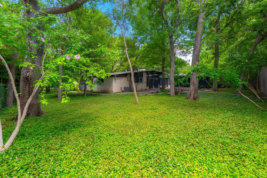 9014 Capri Drive
