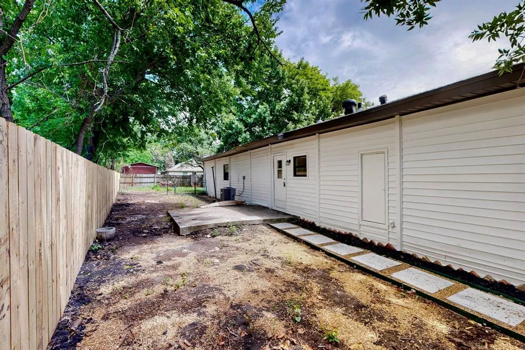 3112 Red River Street