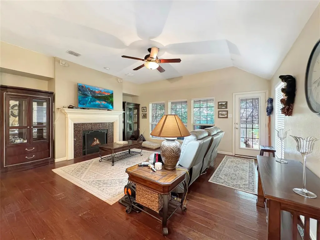 2616 Independence Drive
