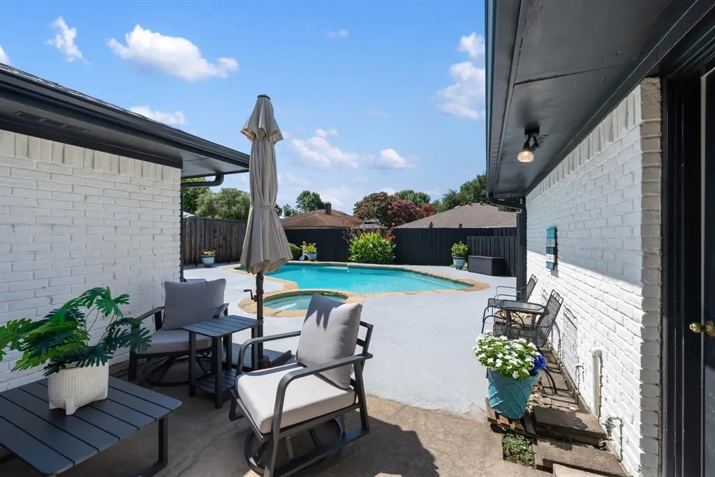 1114 Rainbow Drive