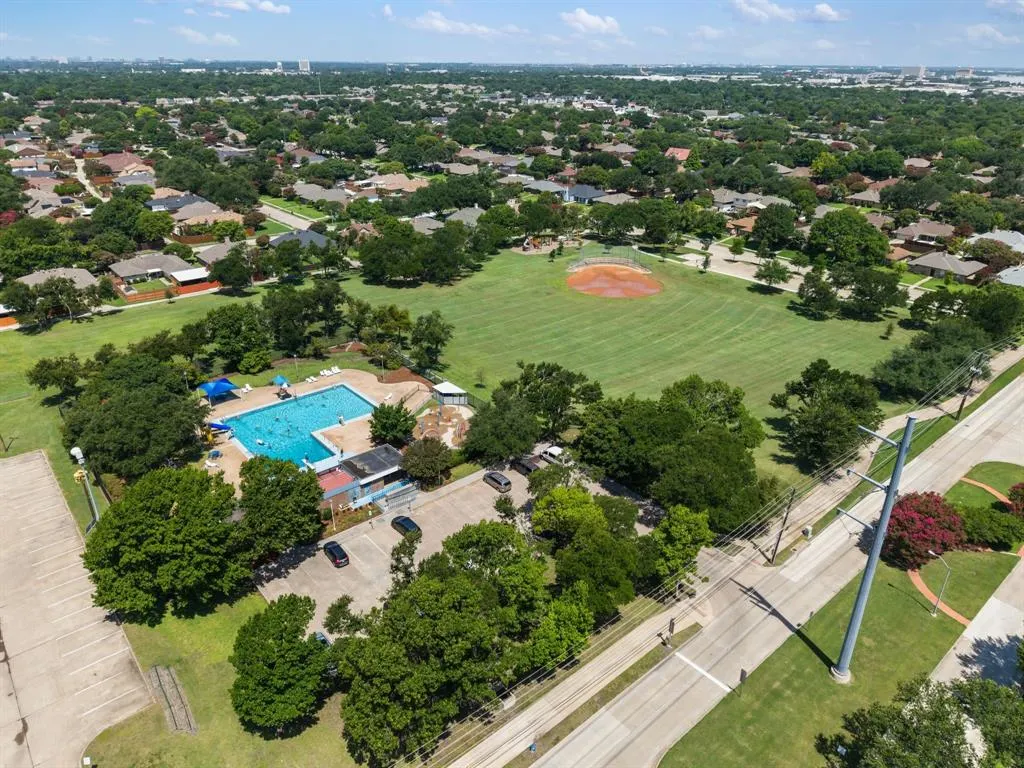 1114 Rainbow Drive