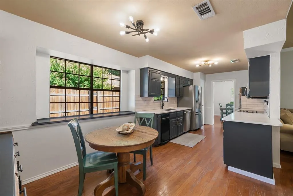 1114 Rainbow Drive