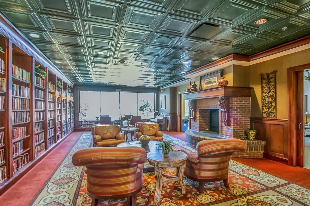 305 Balboa Court