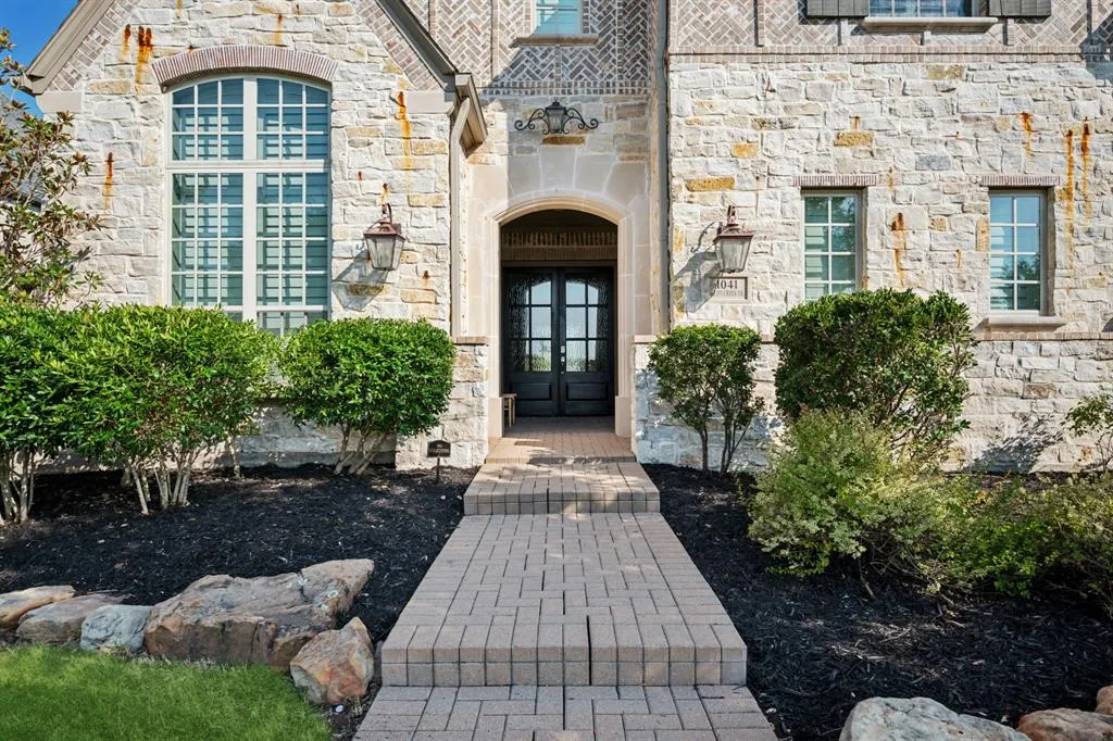 1041 Cliff Creek Drive