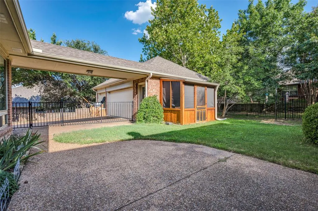400 Brook View Court