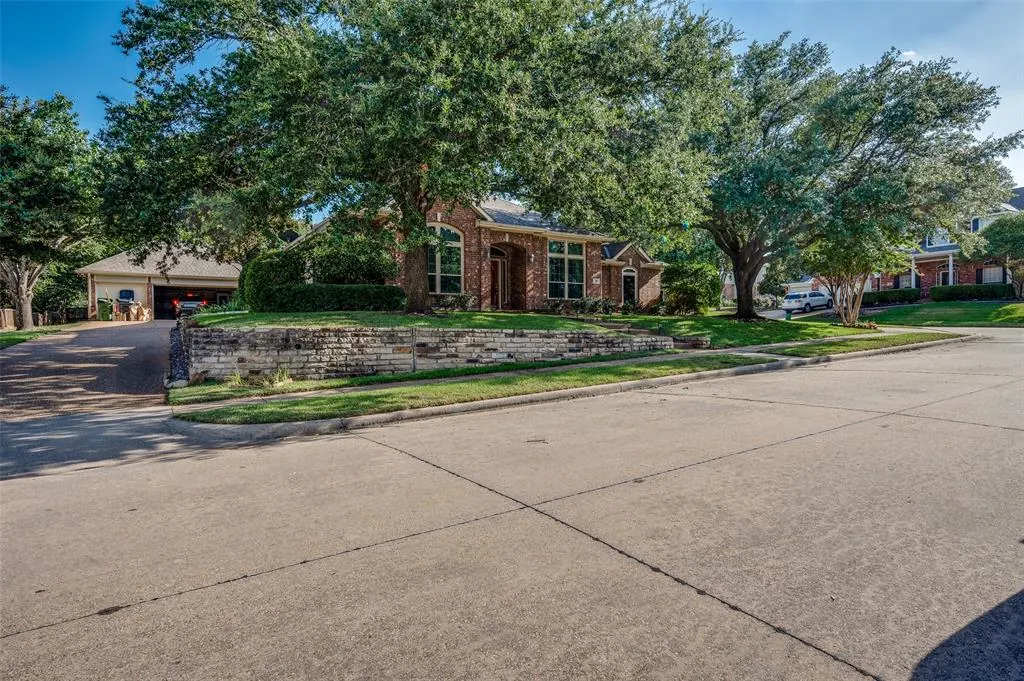 400 Brook View Court